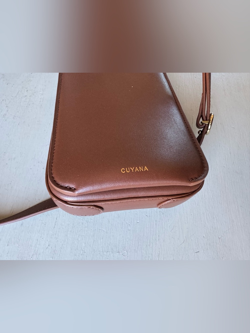 LIKE NEW Cuyana Concertina Phone Bag in Black Dark Chestnut Smooth Leather - Picture 7 of 11
